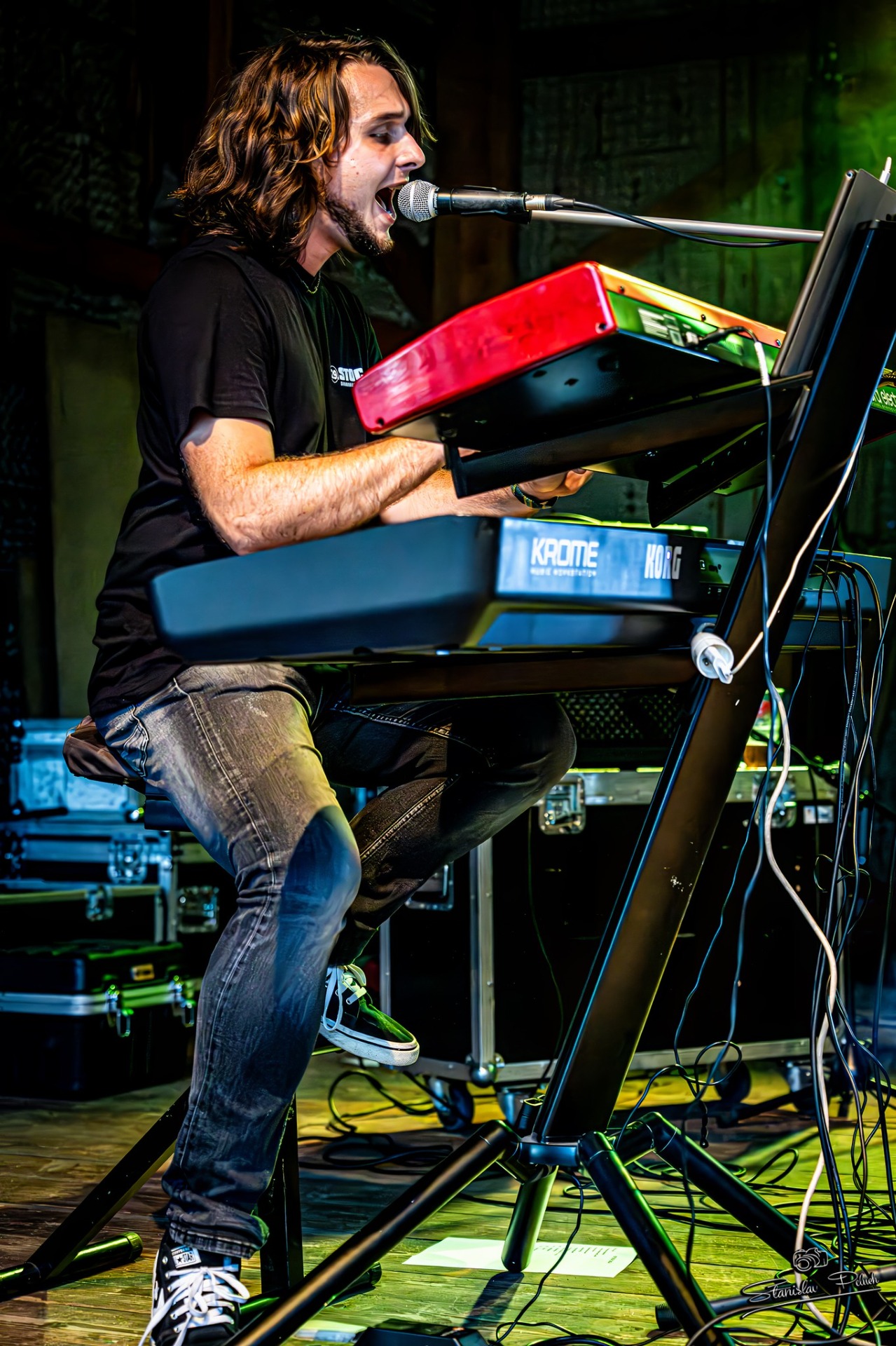 Jaroslav Bořil ml. - kapelník, klávesy, zpěv, housle